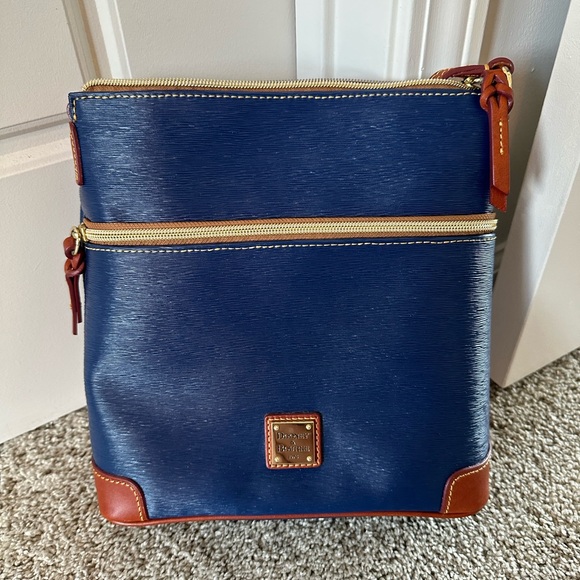 Dooney & Bourke Large Crossbody with a Matching Medium Wristlet - Picture 2 of 8